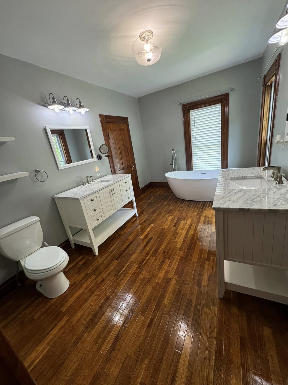 Bathroom and Hardwood Floor Clean
